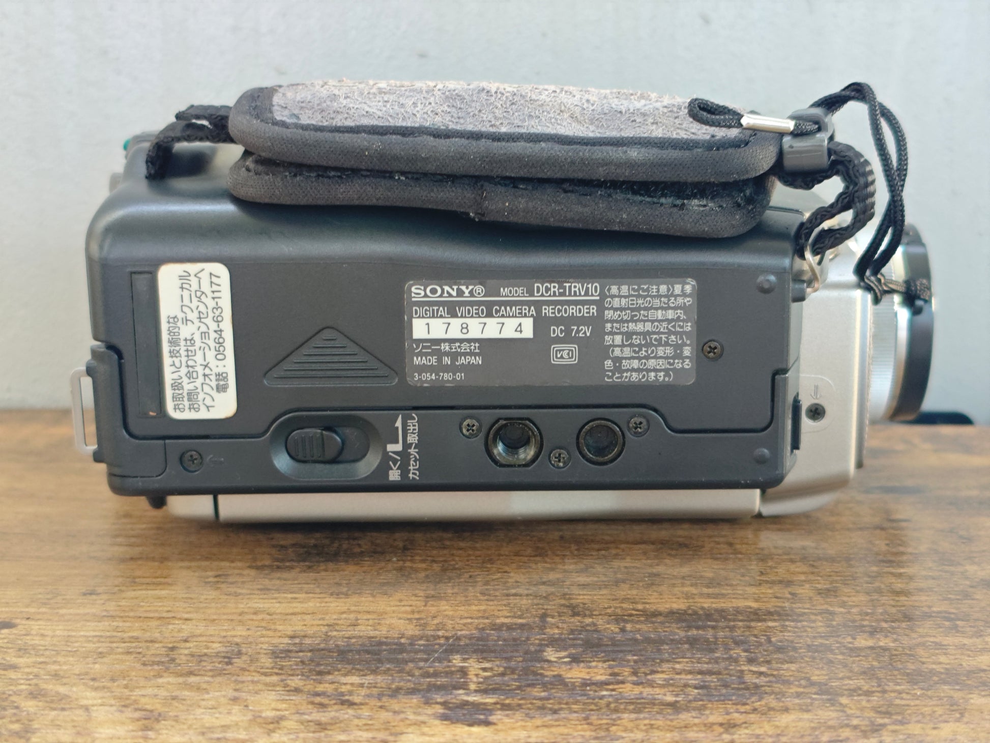 178774 Sony label_body_1.jpg