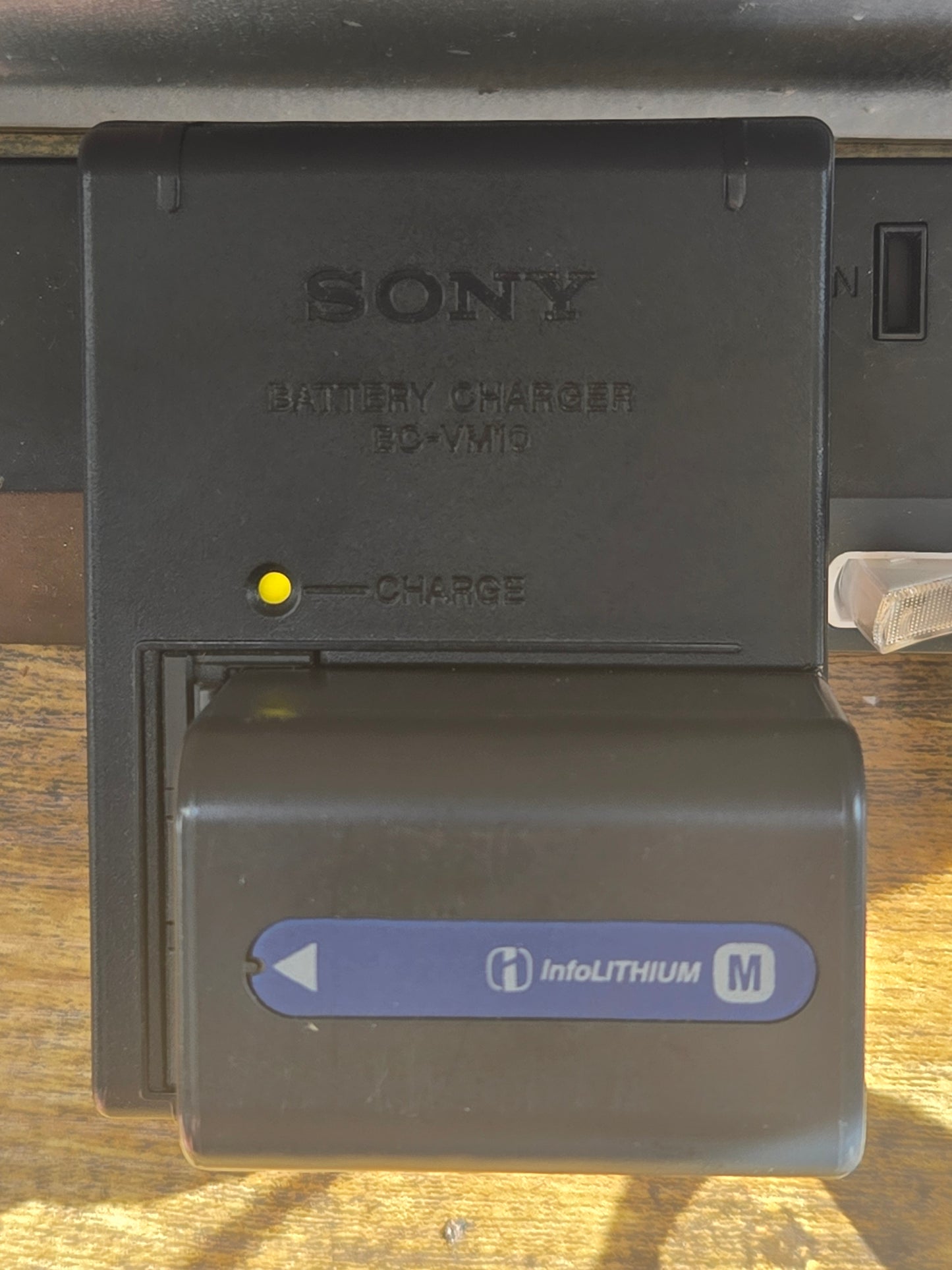 93396 Sony label_charger_3.jpg